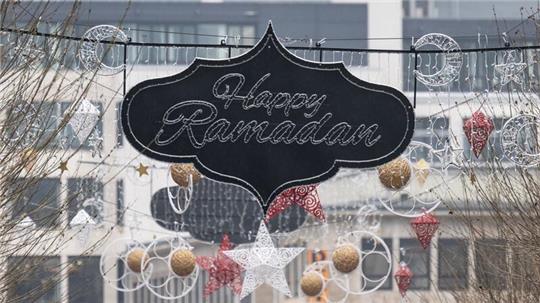 Frankfurt hatte die Beleuchtung anlässlich des bevorstehenden Ramadan aufhängen lassen.