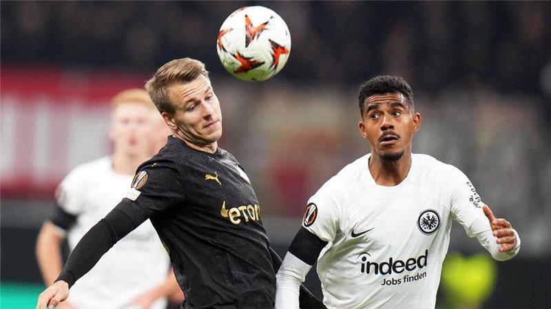 Traumtor von Marmoush: Frankfurt besiegt Slavia Prag Frankfurts Ansgar Knauff (r) vergab gegen Slavia Prag in der ersten Hälfte eine gute Chance.