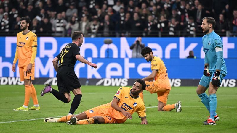 Sieg zum 125-jährigen Jubiläum: Eintracht auf Europa-Kurs Frankfurts Mario Götze (2.v.l.) sorgte mit seinem Tor zum 3:1 für die Entscheidung.