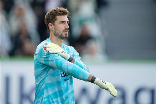 Frankfurts Torwart Kevin Trapp kassierte beim Spiel gegen PAOK Saloniki eine rote Karte.