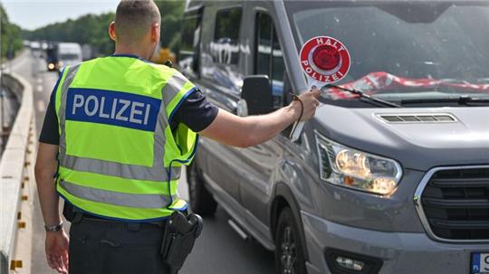 Frankreich-Reisende müssen sich auf Krontollen an der Grenze einstellen. (Symbolbild)