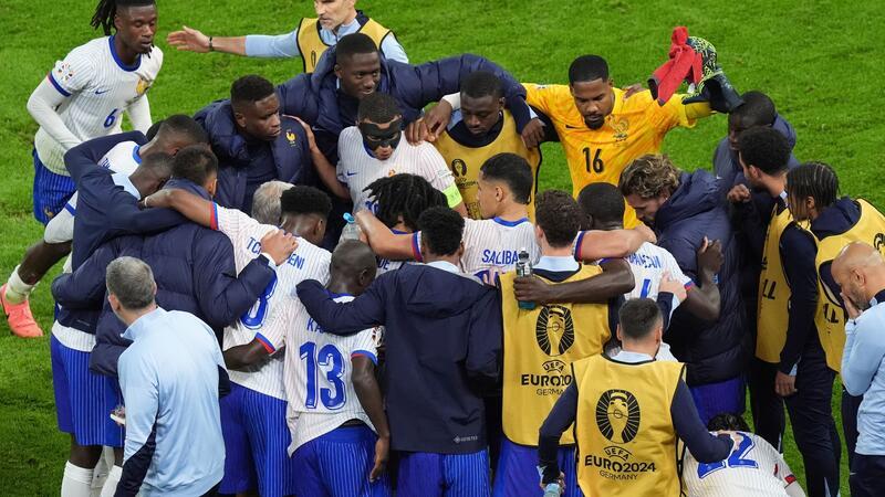 Elfmeterkrimi: Frankreich im EM-Halbfinale gegen Spanien Frankreich hat sich im Elfmeterschießen gegen Portugal durchgesetzt.
