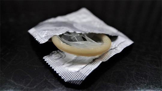 Frankreich lässt fehlerhafte Kondome zurückrufen (Symbolbild).