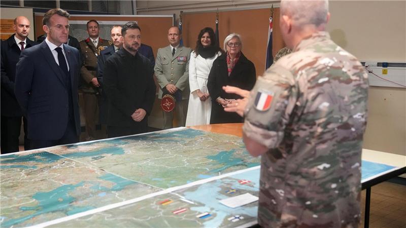 Ukraine will bis zu 100 französische Rafale-Kampfjets kaufen Frankreich will der Ukraine bei der Abwehr des russischen Angriffskriegs weiter beistehen.