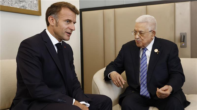 Macron bleibt trotz Gaza-Erklärung „besorgt“ wegen Hamas Frankreichs Präsident Emmanuel Macron freute sich über die Teilnahme des Palästinenserpräsidenten Mahmud Abbas am internationalen Gaza-Friedensgipfel.