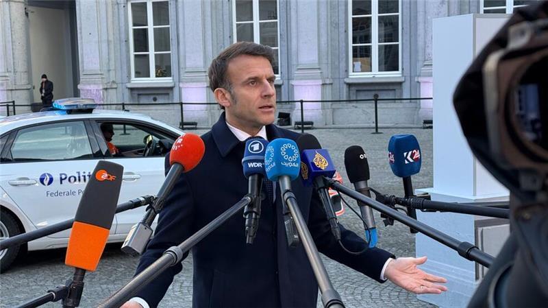Frankreichs Präsident Macron wirbt für Entschlossenheit und Zusammenhalt aufseiten der EU.