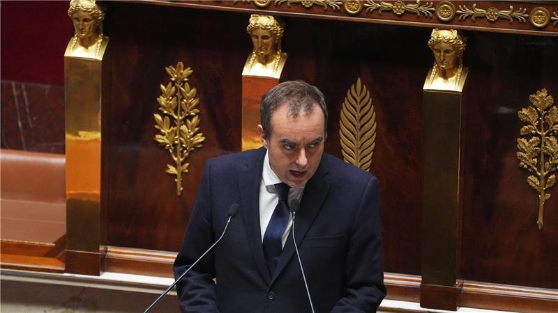 Frankreichs Premier geht in der politischen Krise auf die Opposition zu.