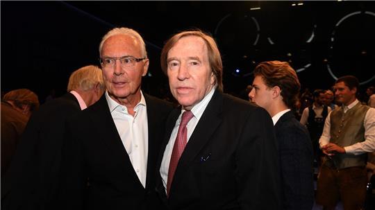 Franz Beckenbauer (l) erkundigte sich bei Günter Netzer über Nahtod-Erfahrungen.