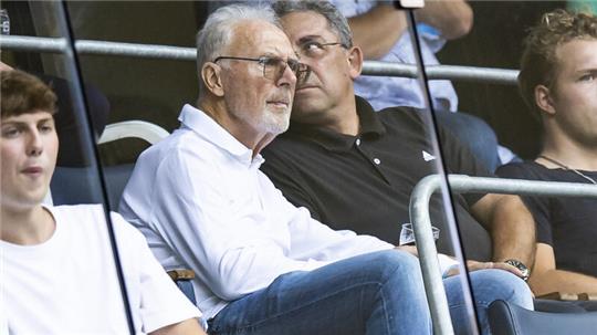 Franz Beckenbauer zuletzt im Jahr 2022 bei einem seiner selten gewordenen Stadionbesuche.