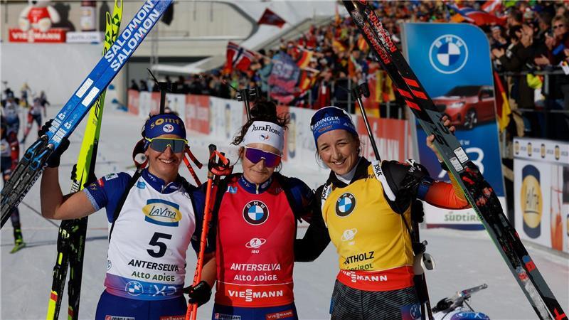 Preuß vor Krönung in Oslo: So lohnt sich Biathlon finanziell Franziska Preuß (rechts) kämpft gegen Lou Jeanmonnot (Mitte) um den Sieg im Gesamtweltcup.