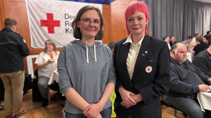 Franziska-Sophie Göttsch (links) und Katharina Schwanemann engagieren sich ehrenamtlich im DRK.