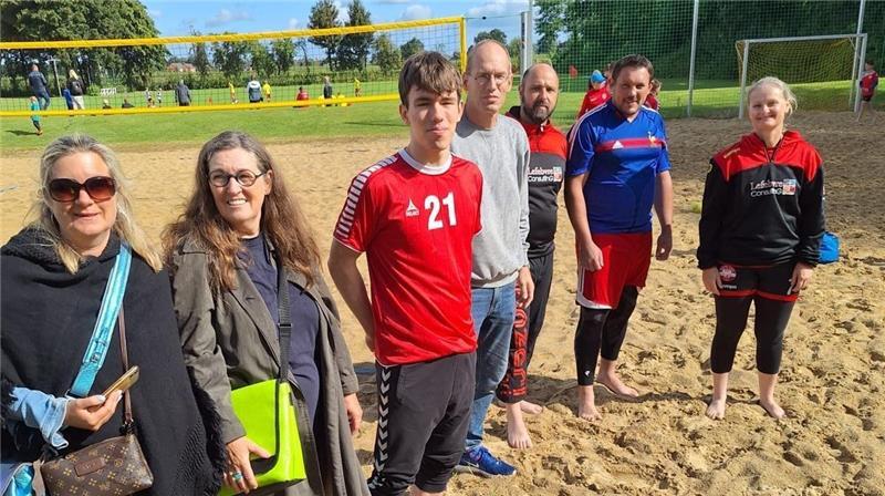 Völkerfreundschaft leben: Altländer und Franzosen setzen auf den Sport Franzosen und Deutsche besuchen die Sportanlage am Schulzentrum Jork.