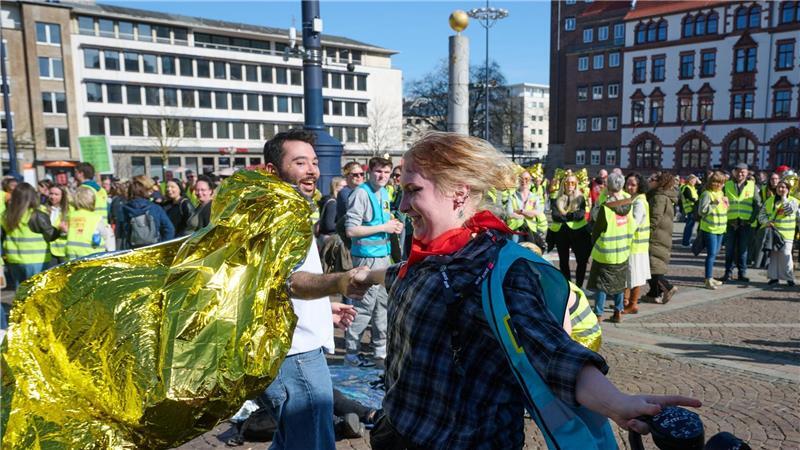 Frauen im Mittelpunkt: Verdi verlangt mehr Geld. 