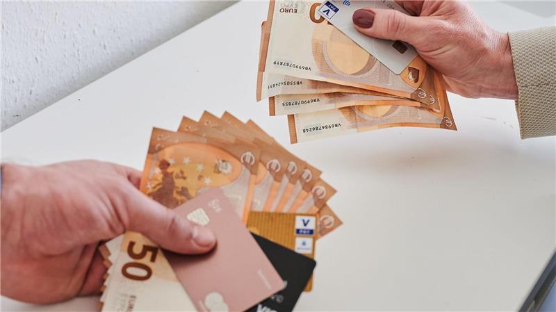 Gender Pay Gap in Niedersachsen leicht geschrumpft Frauen verdienen auch in Niedersachsen im Durchschnitt immer noch weniger als Männer. (Symbolbild)