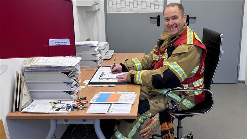 Fredenbecks Gemeindebrandmeister Sven Dammann (46) arbeitet seit gut 20 Jahren als Berufsfeuerwehrmann in Bremen.