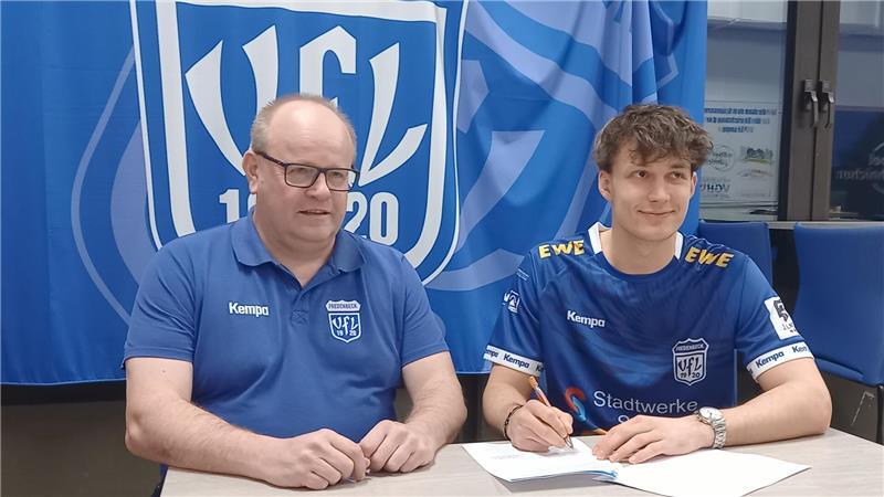 Fredenbecks Handballchef Lars Müller (links) sieht eine mögliche Reform der 3. Liga kritisch.