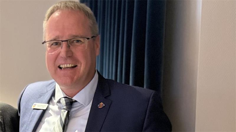 Fredenbecks scheidender Samtgemeindebürgermeister Matthias Hartlef in seiner letzten Ratssitzung.