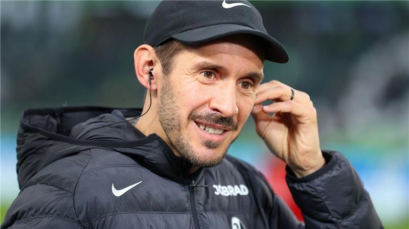 Freiburg und Trainer Julian Schuster empfangen am Samstag den HSV. (Archivbild)