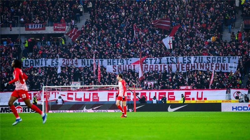 Fans fordern von Neuendorf: Stimme gegen WM in Saudi-Arabien Freiburger Fans haben schon gegen die WM-Vergabe an Saudi-Arabien demonstriert.