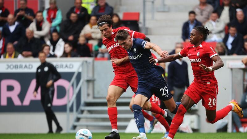 Doppelpacker Adamu führt Freiburg zum Sieg gegen Bochum Freiburgs Junior Adamu (r) drehte das Spiel nach der Pause.