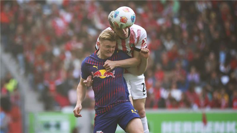 Freiburgs Matthias Ginter (oben) ist seit Wochen in Topform.