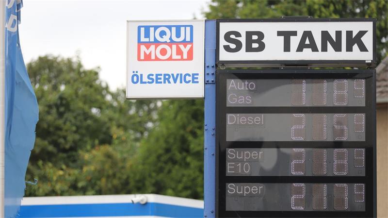 Freie Tankstellen haben nach eigenen Angaben Probleme bei der Umsetzung der 12-Uhr-Regel. (Symbolbild)