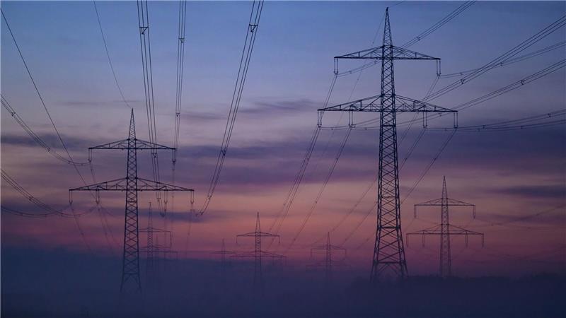 Strom durch Freileitung statt Erdkabel? Das wären die Folgen Freileitungen sind günstiger als Erdkabel. (Symbolbild)