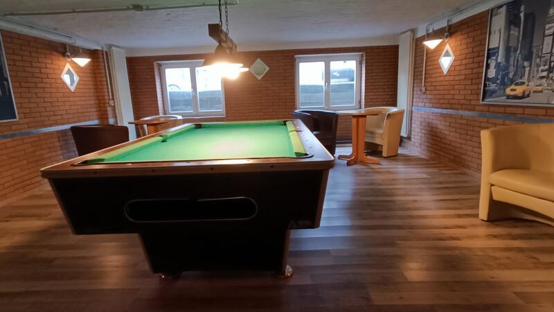 Viele tausend Gäste pro Jahr: Was die Jugendherberge in Stade ausmacht Freizeitbeschäftigungen wie Billard oder Tischtennis gibt es ebenfalls.