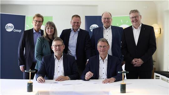 Freude über die Fusionsabsicht: Jan Toft Nørgaard (sitzend von links), Heinz Korte. Stehend von links: Peder Tuborgh, Inger-Lise Sjöström, Guus Mensink, Thomas Stürtz, Ingo Müller.