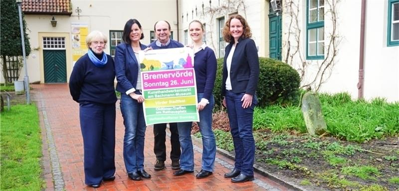 Freuen sich auf einen Festtag für die gesamte Stadt Bremervörde: Anja Baumgarten (von links), Bärbel Hensel, Manfred Busch, Katja Tiltmann und Ellen Horstrup. Foto Bick