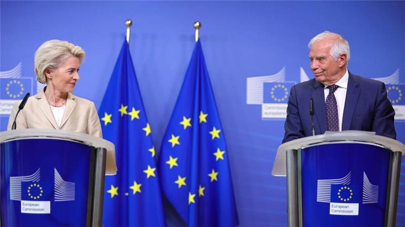 EU-Spitzenvertreter begrüßen Neuigkeiten aus dem Nahen Osten Freuen sich über die Nachrichten aus dem Nahen Osten: Ursula von der Leyen und Josep Borrell. (Archivbild)