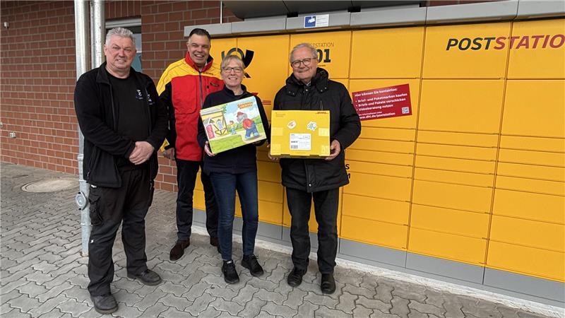 Freuen sich über die neue Poststation am Hurtig-Markt (von links): Gerd Elmers, Thorn Schütt, Regina Tille und Rolf Suhr.