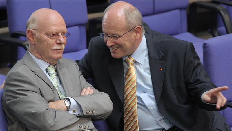 Die Duz-Partner – Merz und Klingbeil zum Gelingen „verdammt“ Freundschaft über Fraktionsgrenzen hinweg: Struck und Kauder 2007 im Bundestag (Archivbild)
