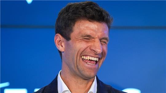 Freut sich auf neue Herausforderungen: Der neue Spieler der Vancouver Whitecaps, Thomas Müller, lacht während einer Pressekonferenz.