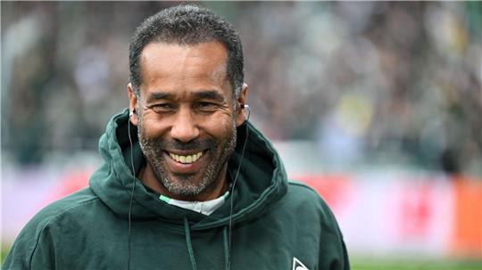 Freut sich über einen weiteren Neuzugang: Werder-Trainer Daniel Thioune. (Archivbild)
