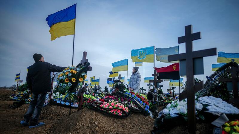 Friedhof in der Hafenstadt Odessa. Heute jährt sich der Beginn des russischen Angriffskriegs auf die Ukraine zum zweiten Mal.