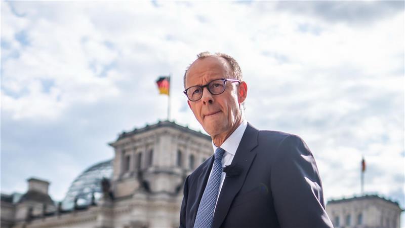 Breite Kritik an Merz‘ Bürgergeld-Sparplan Friedrich Merz auf dem Weg zum Sommerinterview.