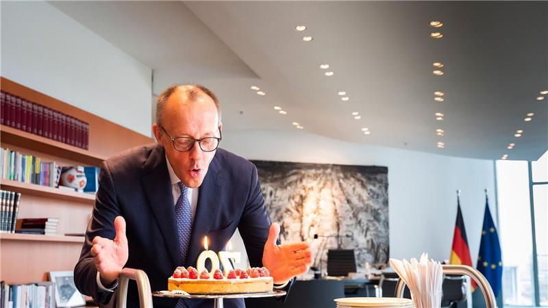 Friedrich Merz feiert 70. Geburtstag im Kanzleramt