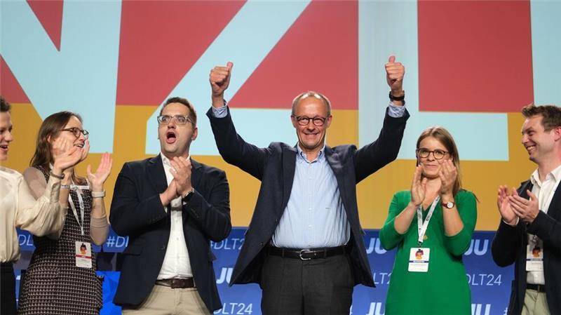 Friedrich Merz stimmt den Unionsnachwuchs auf den Bundestagswahlkampf ein - mit einer Kampfansage an die SPD. Die Grünen kommen in seiner Rede kaum vor. Die Junge Union feiert ihn schon als Kanzler.