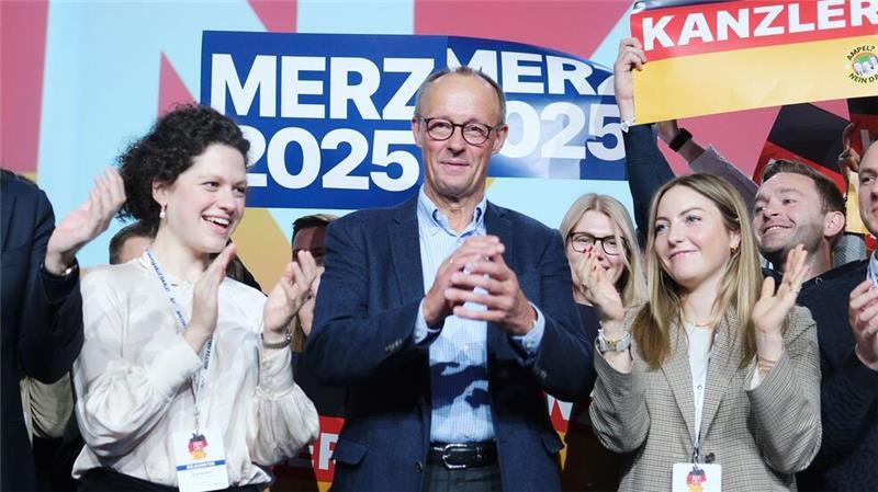 Friedrich Merz stimmt den Unionsnachwuchs auf den Bundestagswahlkampf ein - mit einer Kampfansage an die SPD. Die Grünen kommen in seiner Rede kaum vor. Die Junge Union feiert ihn schon als Kanzler.