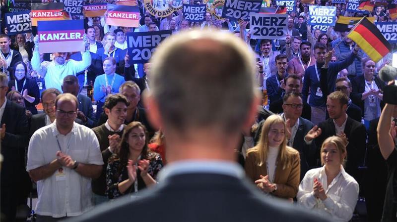 Friedrich Merz stimmt den Unionsnachwuchs auf den Bundestagswahlkampf ein - mit einer Kampfansage an die SPD. Die Grünen kommen in seiner Rede kaum vor. Die Junge Union feiert ihn schon als Kanzler.
