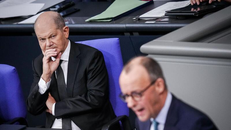 Friedrich Merz und Olaf Scholz bei der Generaldebatte im Bundestag.
