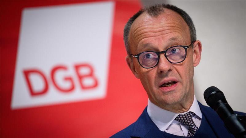 Scholz warnt vor Merz‘ Stahl-Kurs Friedrich Merz verteidigt seine Äußerungen zu „grünem Stahl“.