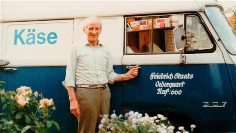 Friedrich Staats, Vater von Bernd Staats, fuhr mit dem Milchwagen durch den Ort.