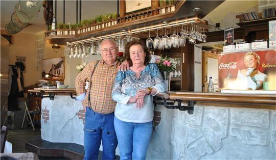Friedrich und Birgit Finnendahl freuen sich auf den Neustart in Schweewarden. Foto: Schönig