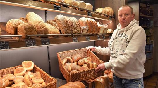 Frische Brötchen, Brot und vieles mehr: Bis Ende März wollen Miroslaw Stawarz und sein Team weitermachen.