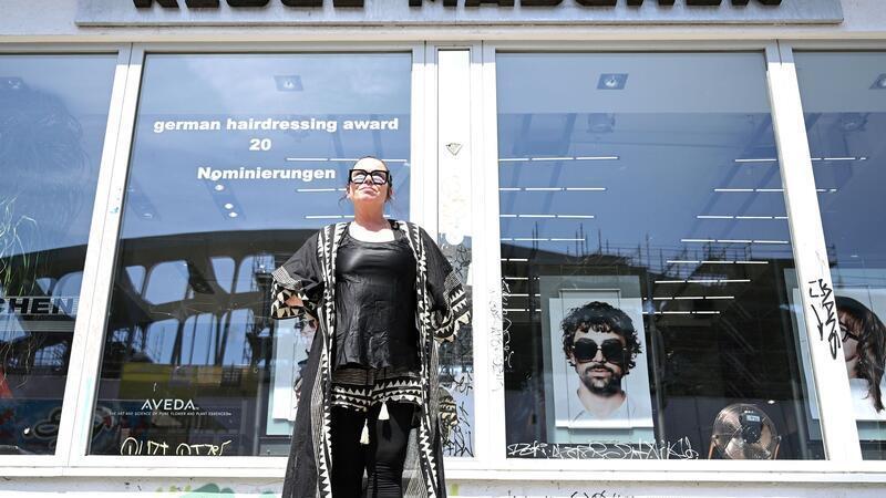 Friseurinhaberin Anja Neumann sucht nach 22 Jahren einen neuen Laden.