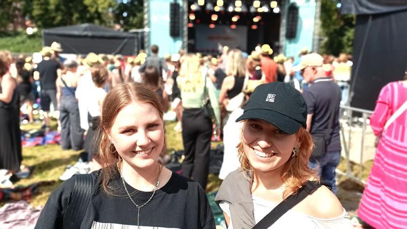 Fröhliches Mädels-Duo aus Hamburg und Bremen: Johanna Leiber und Lara Möller.