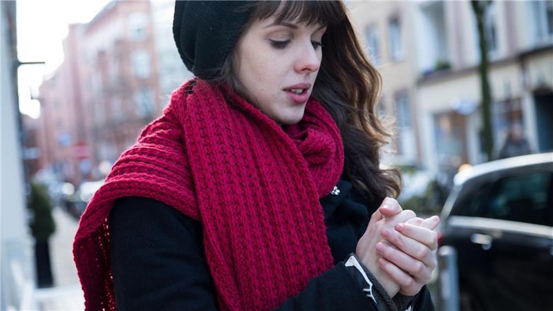 Fröstelnd durch die Kälte: Im Winter ist das Immunsystem gefordert.