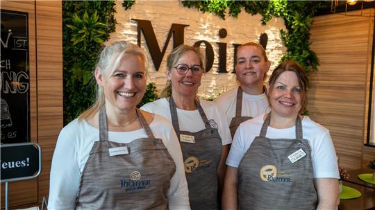 Froh über die Neueröffnung nach der Baustellenpause in Düdenbüttel (von links): Andrea Richter, Susanne Degener, Daniela Elfers und Nadine Strunk.